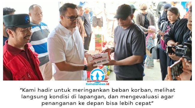 Bupati Kutai Kartanegara (Kukar), Aulia Rahman Basri, meninjau lokasi kebakaran di Jalan Kartini, Kelurahan Loa Ipuh, Tenggarong, Minggu (18/10/2026), sekaligus menyalurkan bantuan dan menyiapkan langkah pemulihan bagi warga terdampak. Foto: Indirwan.
