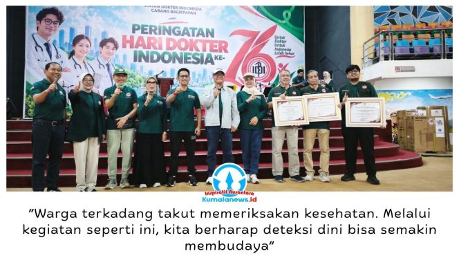 
 Wali Kota Balikpapan Rahmad Mas’ud didampingi Wakil Wali Kota Bagus Susetyo dan Ketua IDI Balikpapan dr. Andi Sri Juliarty menyerahkan piagam penghargaan kepada dokter berprestasi pada puncak peringatan HUT ke-76 IDI di BSCC Dome Balikpapan, Minggu (25/10/2026). Foto: M Hilmansyah.