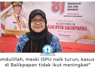 Kepala Dinkes Kota Balikpapan, Alwiati, menyampaikan penurunan kasus ISPA di tengah fluktuasi kualitas udara dan mengimbau masyarakat tetap menggunakan masker serta menjaga kesehatan, terutama saat beraktivitas di luar ruangan. Foto: M Hilmansyah.