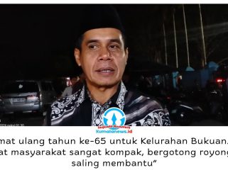 Ketua DPRD Kota Samarinda, Helmi Abdullah, mengapresiasi semangat gotong royong warga dalam memeriahkan HUT ke-65 Kelurahan Bukuan melalui kegiatan Bersih Desa 2026 dan pergelaran wayang kulit di Lapangan Sepak Bola SDN 004, Selasa (27/10/2026) malam, sebagai upaya mempererat kebersamaan dan melestarikan budaya tradisional. Foto: Yana Ashari.