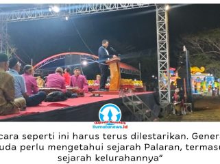 Wali Kota Samarinda, Andi Harun, mengajak masyarakat melestarikan budaya lokal, memperkuat gotong royong, dan menjaga kerukunan saat menghadiri pergelaran wayang kulit dalam rangka HUT ke-65 Kelurahan Bukuan dan Bersih Desa 2026, Selasa (27/10/2026) malam. Foto: Yana Ashari.