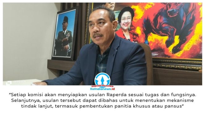 
 Wakil Ketua DPRD Kota Samarinda, Ahmad Vananzda, saat memberikan keterangan terkait agenda kegiatan dewan November 2026 di ruang kerjanya, Rabu (28/10/2026). Foto: Yana Ashari.