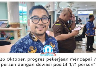 Sekretaris Dinas PU Kota Balikpapan, Jain Supriyanto, menyampaikan progres proyek pengendalian banjir dan peningkatan jalan di Jalan D.I. Panjaitan yang mencapai 77,91 persen dan ditargetkan rampung pada Desember 2026. Foto:M Hilmansyah.