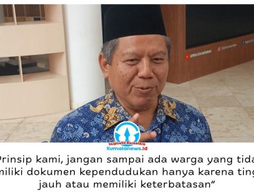 Plt. Kepala Disdukcapil Kukar, Muhammad Iryanto, menjelaskan inovasi Payung Carek Plus untuk memperluas pelayanan dokumen kependudukan melalui sistem jemput bola, khususnya bagi masyarakat di wilayah terpencil dan warga dengan keterbatasan akses pelayanan. Foto: Indirwan.