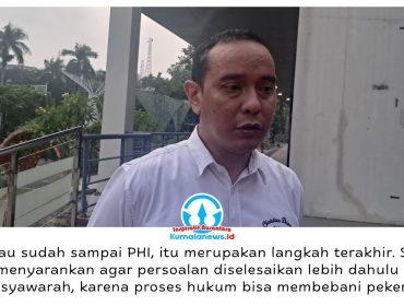 Ketua Komisi IV DPRD Kota Samarinda, Mohammad Novan Syahronny Pasie, mendorong penyelesaian persoalan ketenagakerjaan melalui dialog dan musyawarah antara pekerja dan perusahaan sebelum menempuh jalur hukum. Hal tersebut disampaikannya usai menjadi pemateri dalam talkshow bertema “Beda Suara, Satu Tujuan” di Aula Dinas Perpustakaan dan Kearsipan Kota Samarinda, Jumat (30/10/2026). Foto: Ratu.